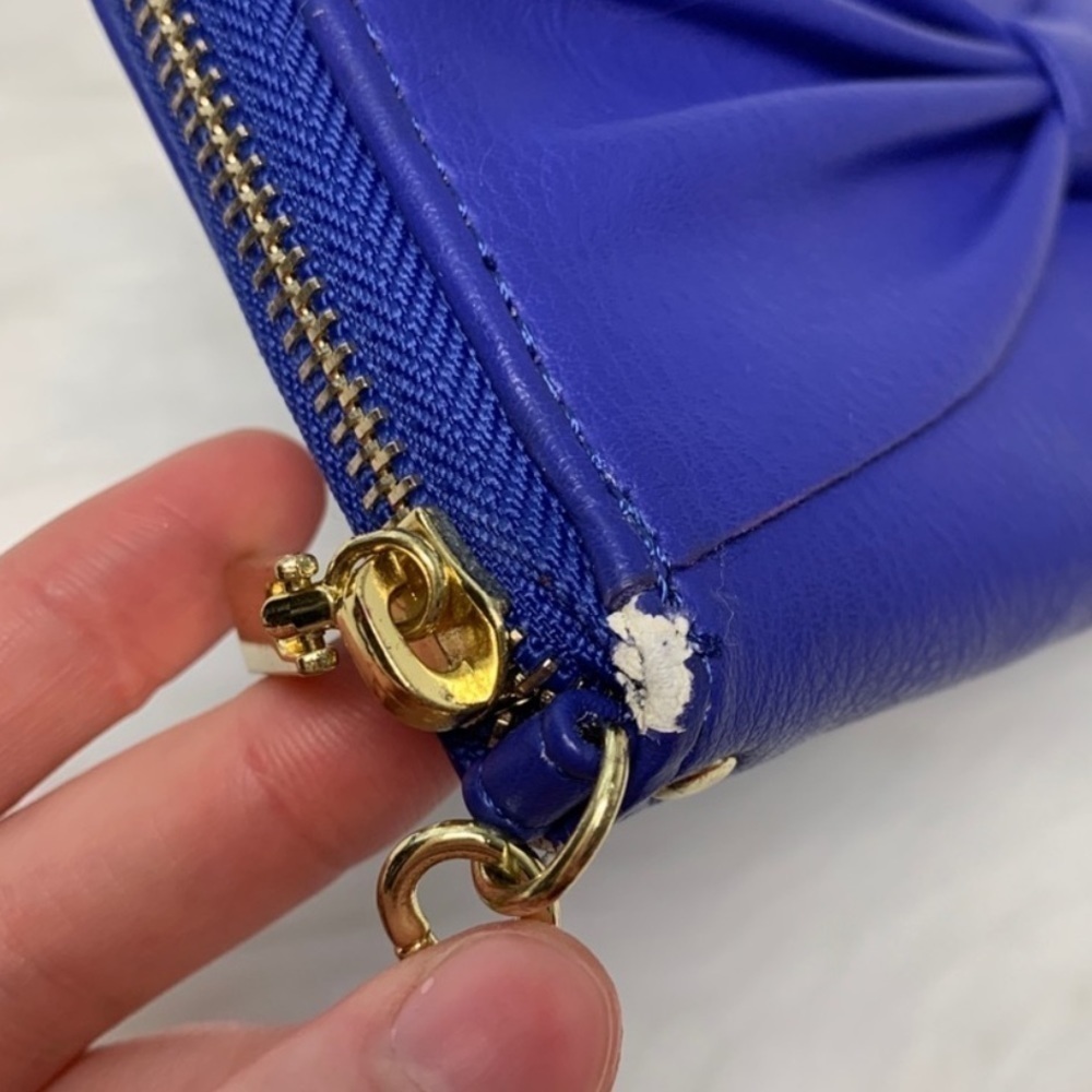 Blue Bow Zippy Wallet - Picture 2 of 4